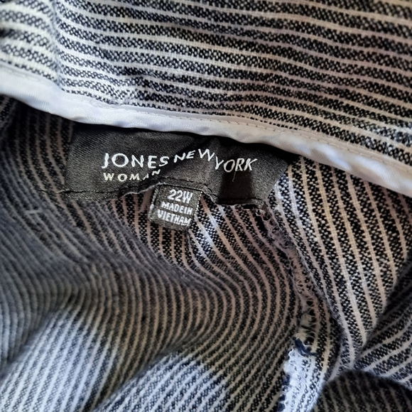 Jones of New York pin striped  Capris Size 22W A-22 - Picture 4 of 4
